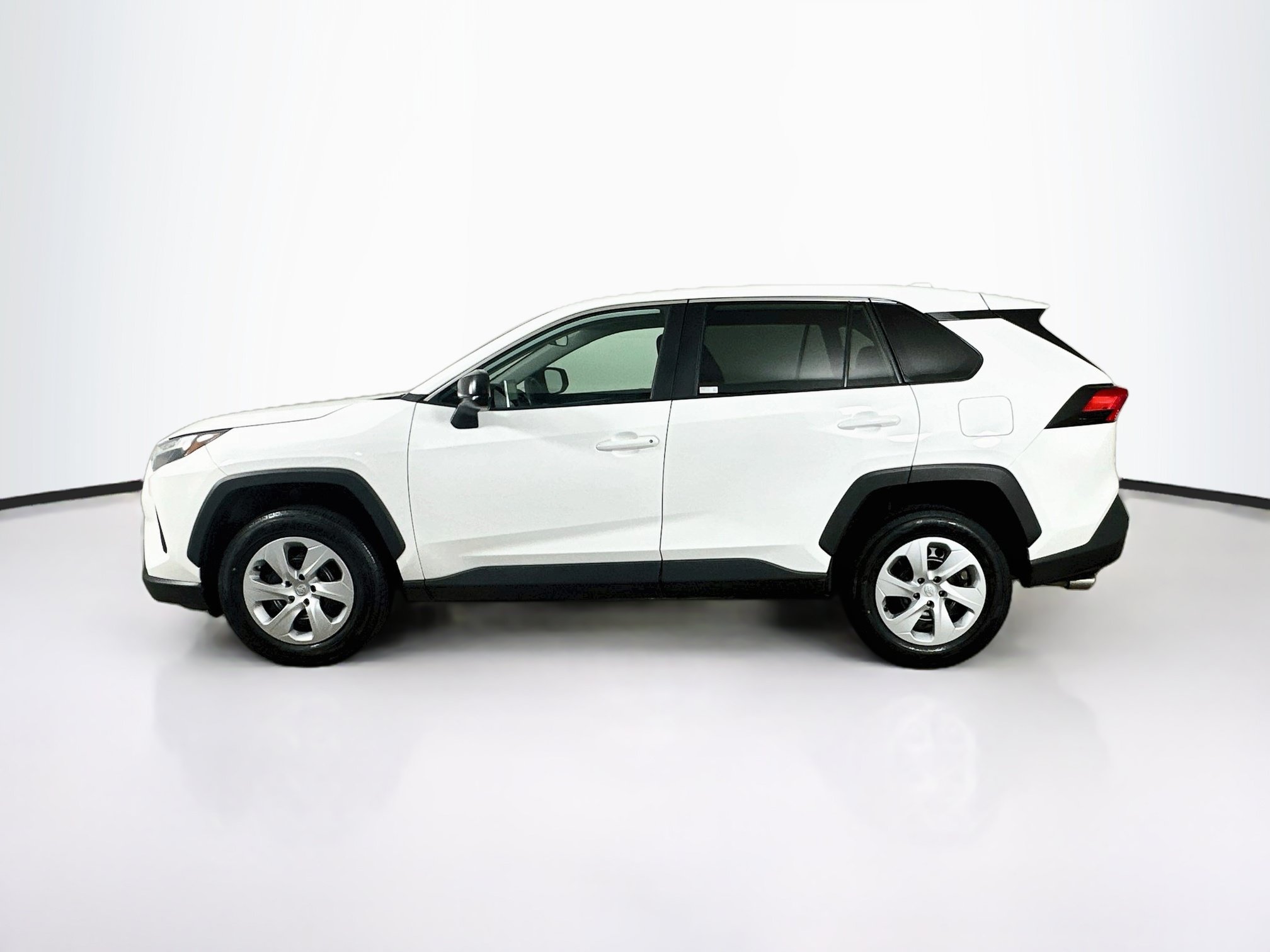 Used 2025 Toyota RAV4 LE AWD/4WD image 4