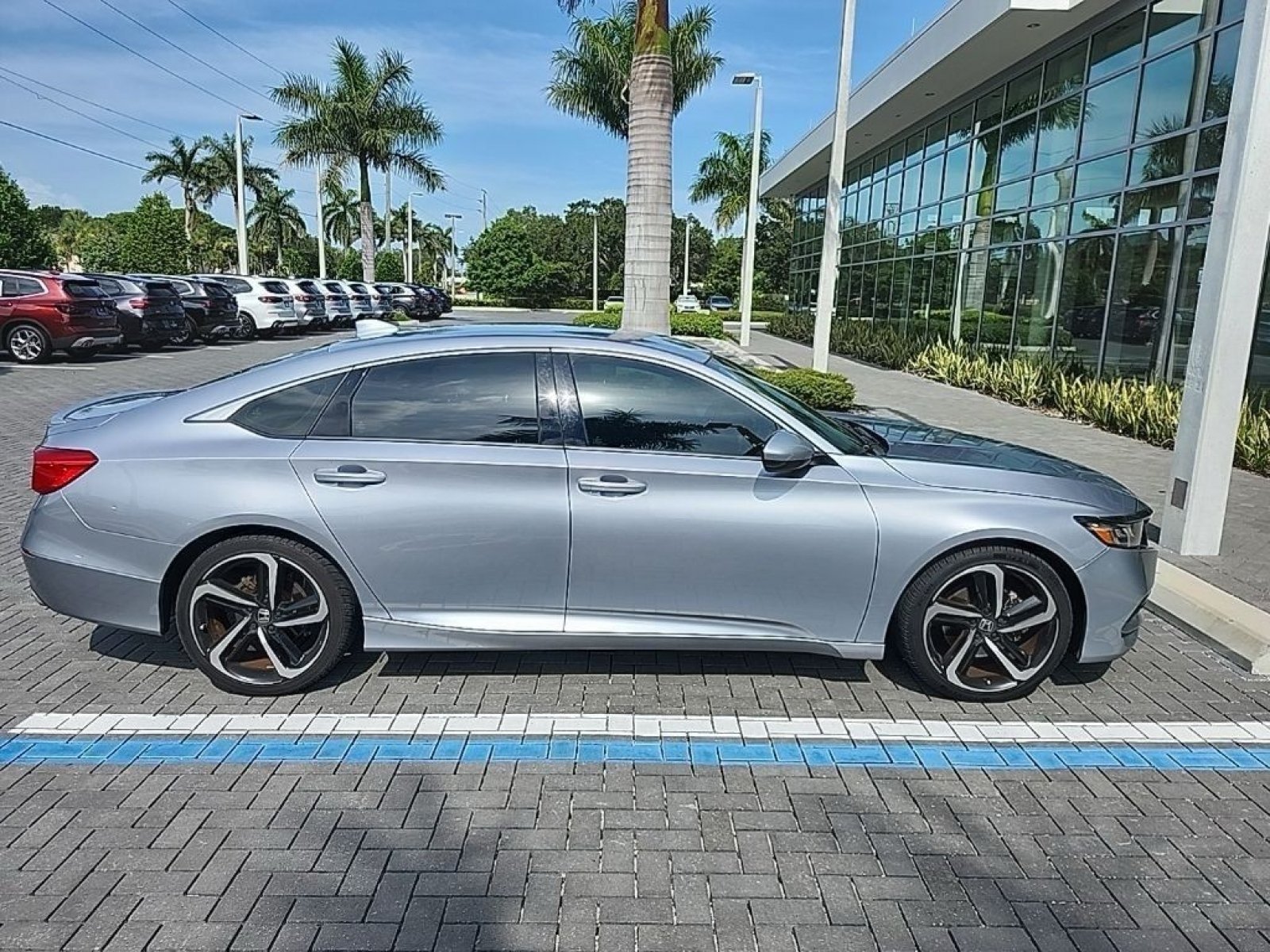Used 2020 Honda Accord Sport image 4
