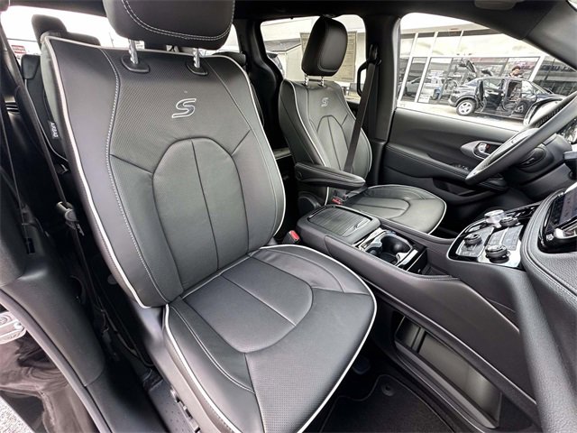New 2026 Chrysler Pacifica Limited image 36
