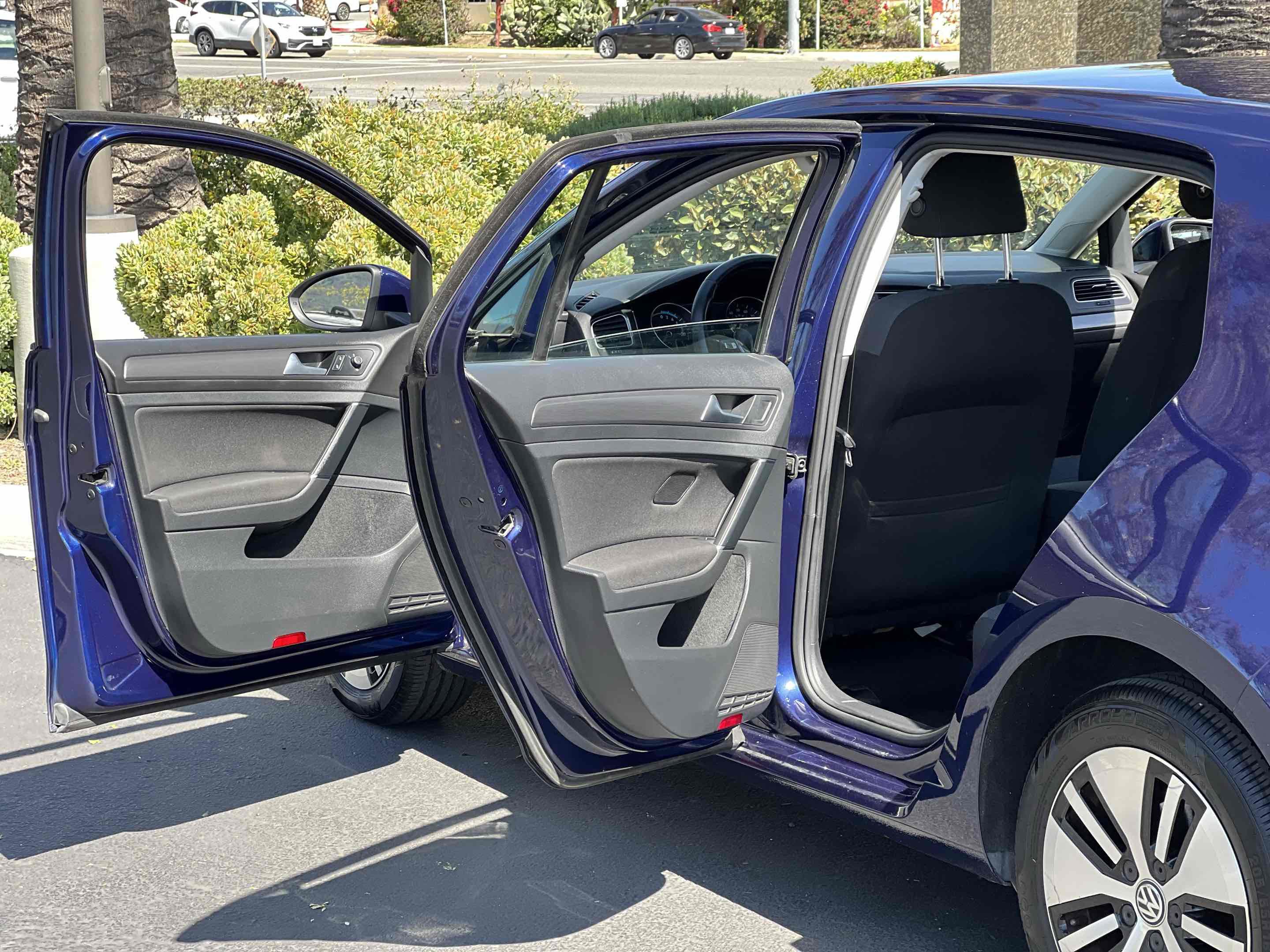 Used 2019 Volkswagen e-Golf SE w/ Driver Assistance Package image 59