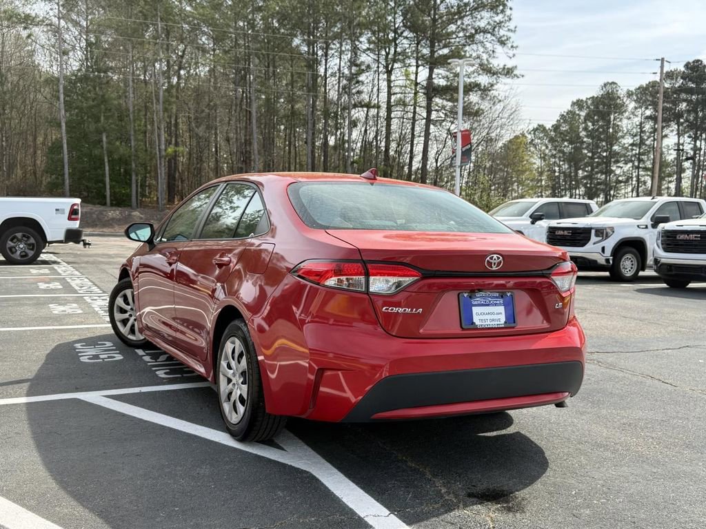 Used 2021 Toyota Corolla LE image 5