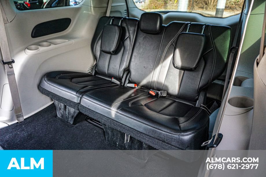 Used 2024 Chrysler Pacifica Select image 23