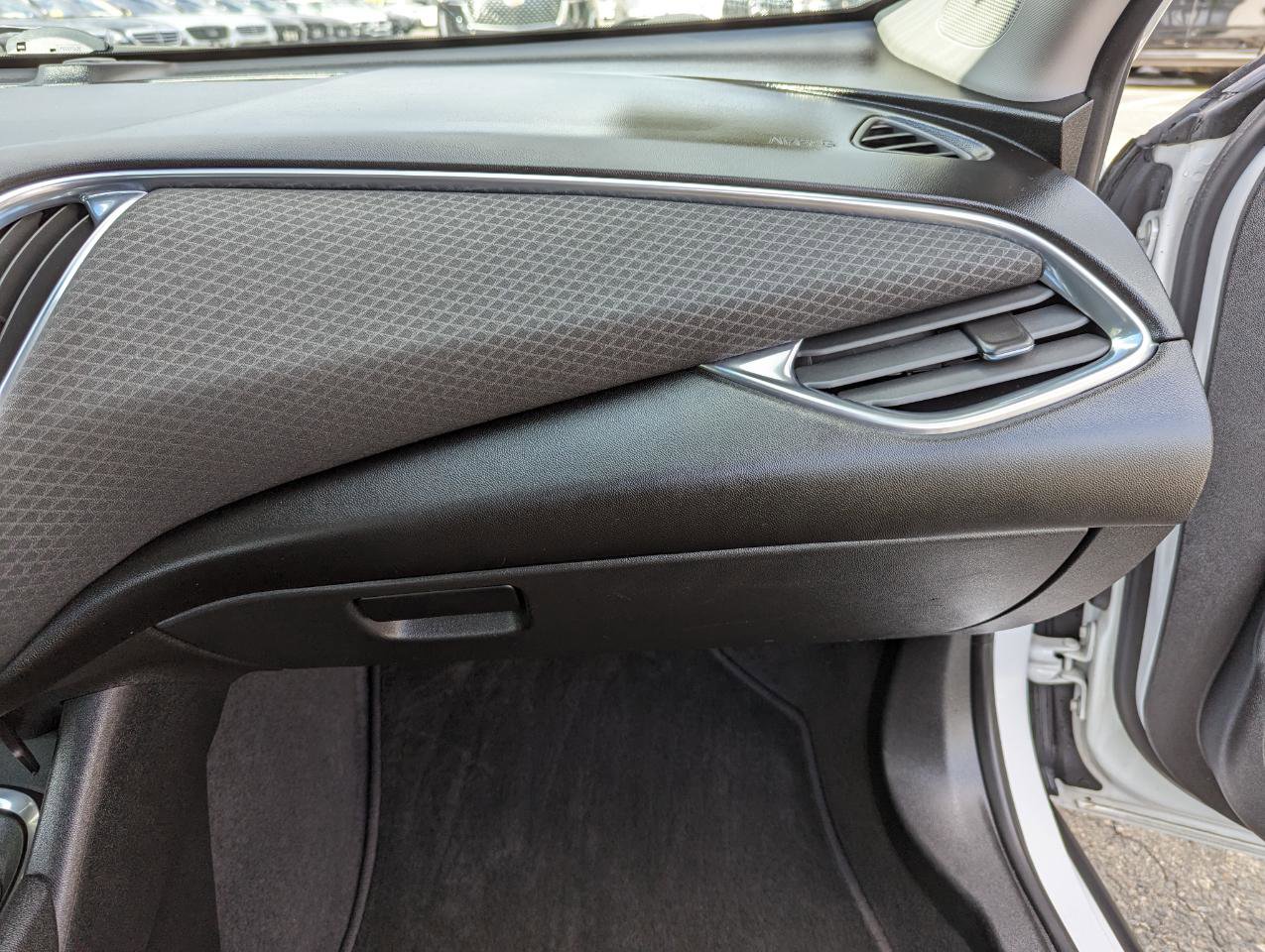 Used 2020 Chevrolet Malibu LT image 30