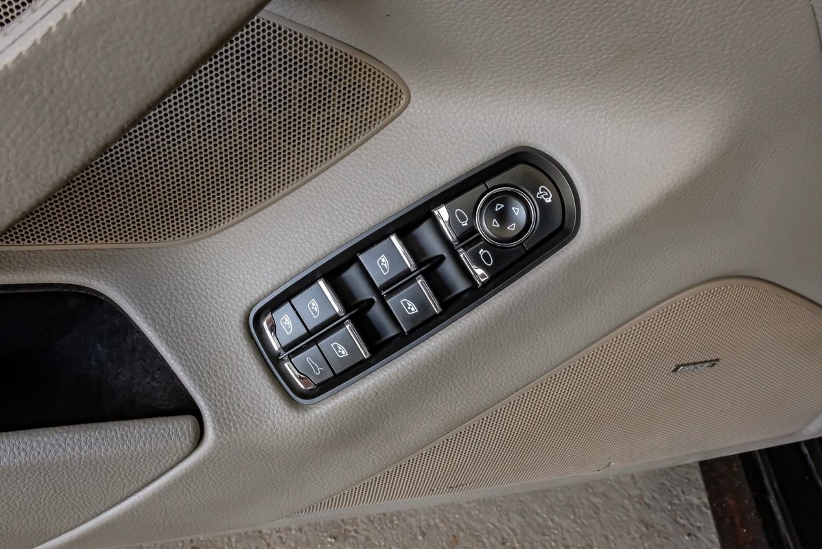 Used 2011 Porsche Panamera 4 AWD/4WD image 43