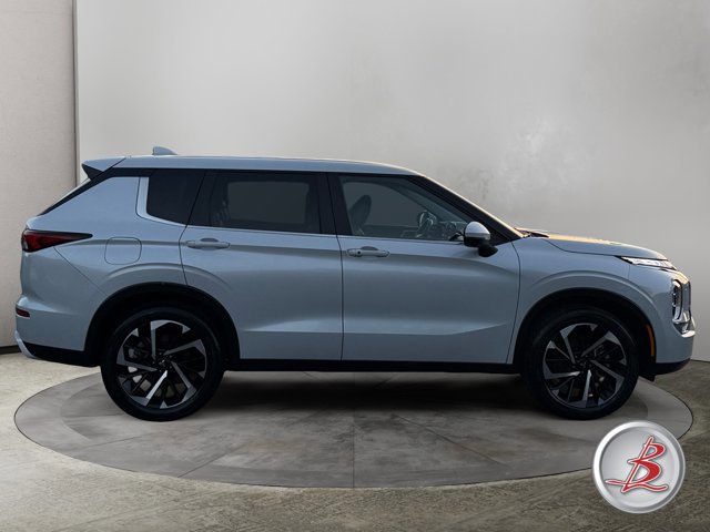 Used 2024 Mitsubishi Outlander SE image 8