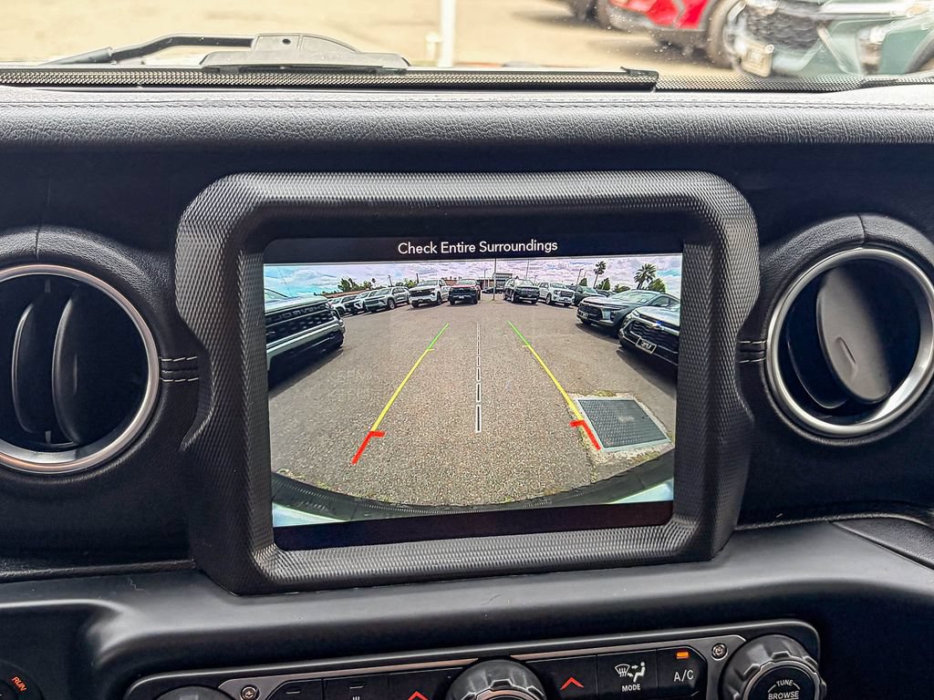 Used 2019 Jeep Wrangler Unlimited Sahara AWD/4WD image 46