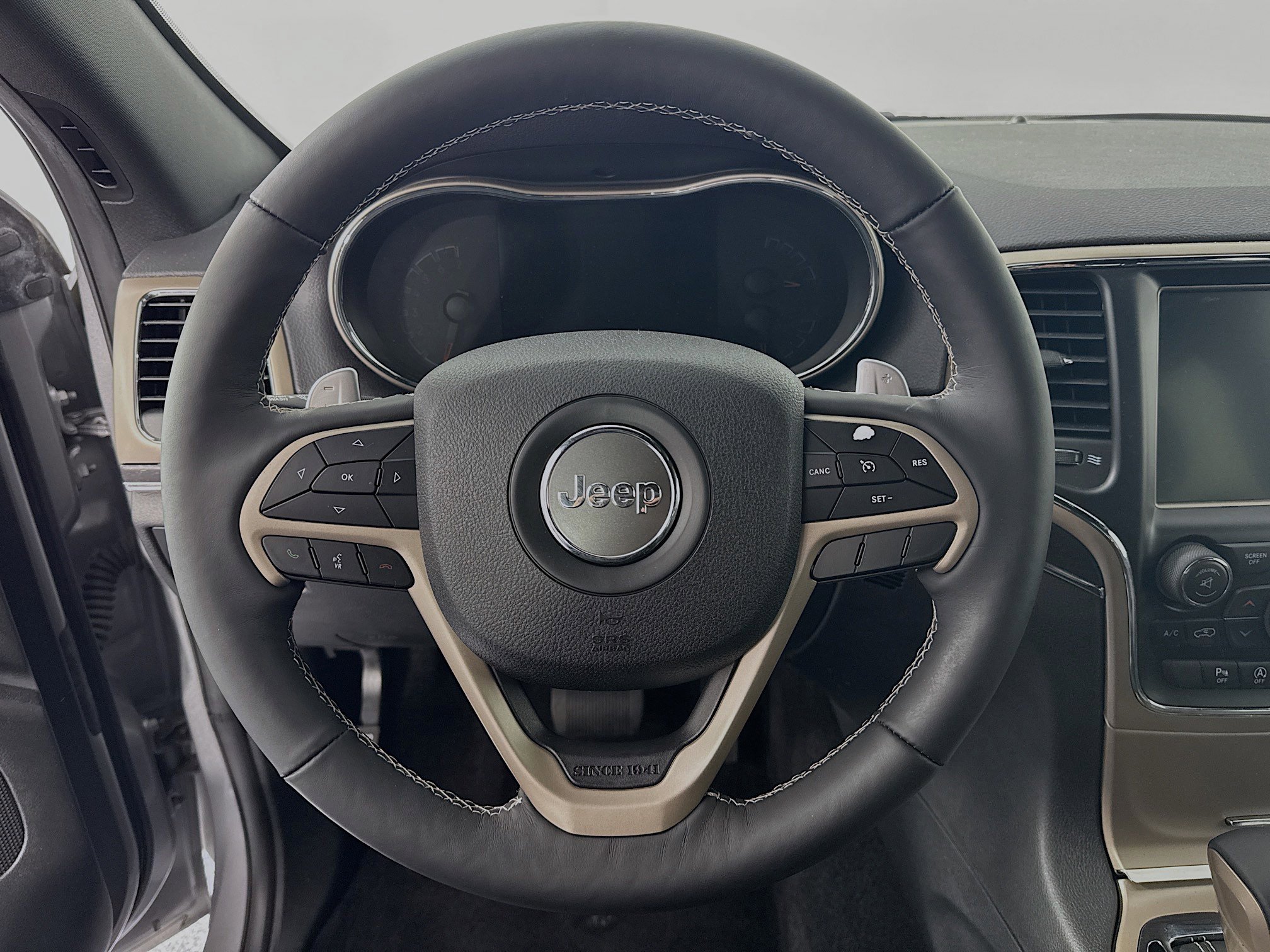 Used 2017 Jeep Grand Cherokee Limited AWD/4WD image 11