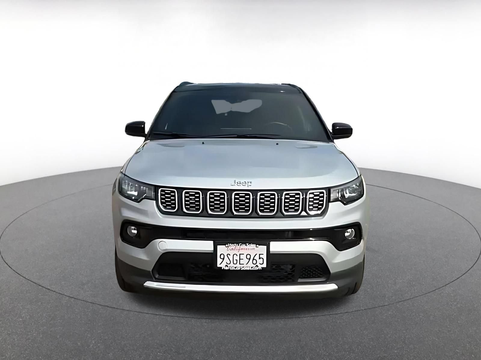 Used 2025 Jeep Compass Limited AWD/4WD image 4