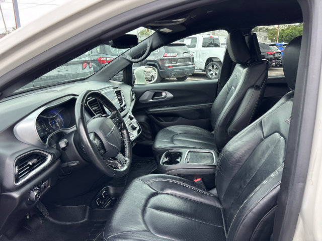 Used 2020 Chrysler Pacifica Touring-L Plus FWD image 2