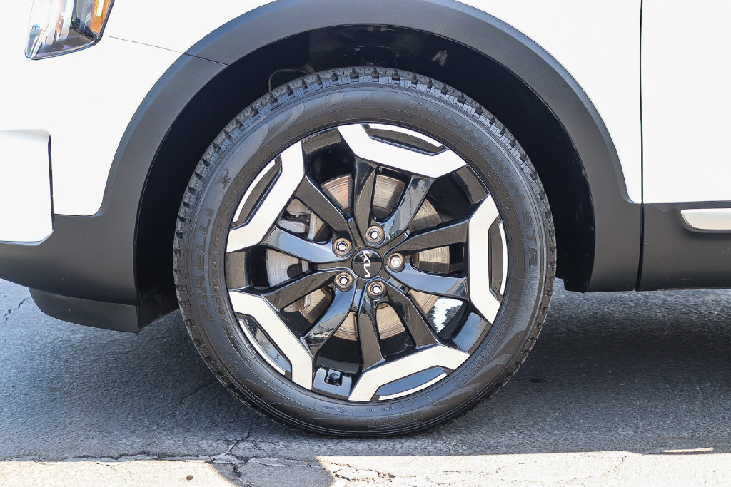 Certified 2024 Kia Telluride S w/ S Sunroof Package FWD image 9
