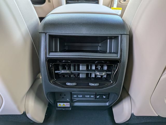 New 2026 Jeep Grand Cherokee Limited w/ Luxury Tech Group II AWD/4WD image 14