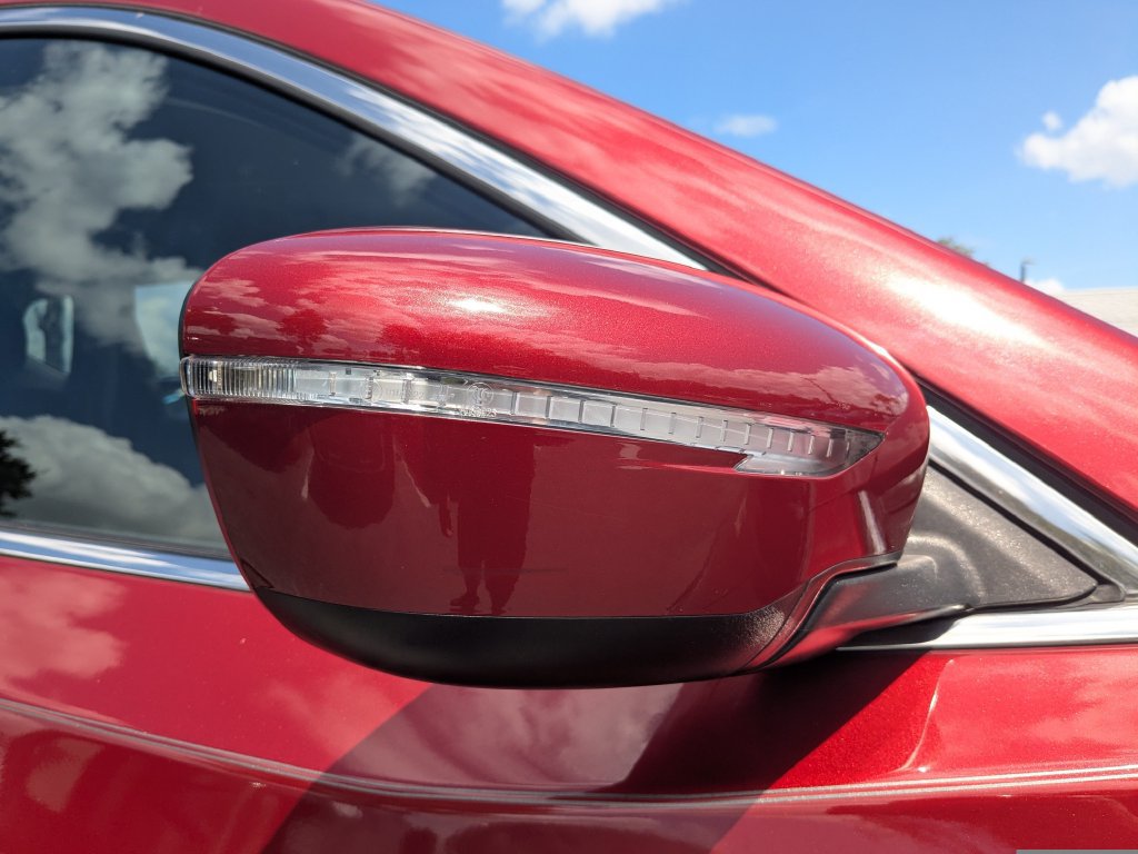 Used 2015 Nissan Rogue SV FWD image 23