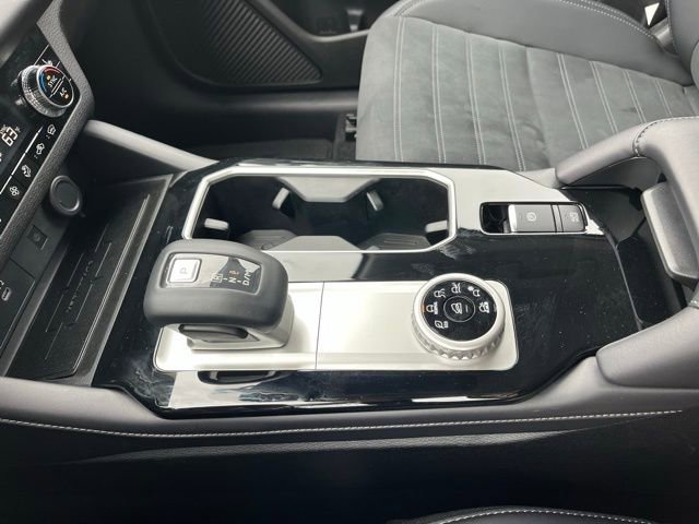 Used 2025 Mitsubishi Outlander SE image 27