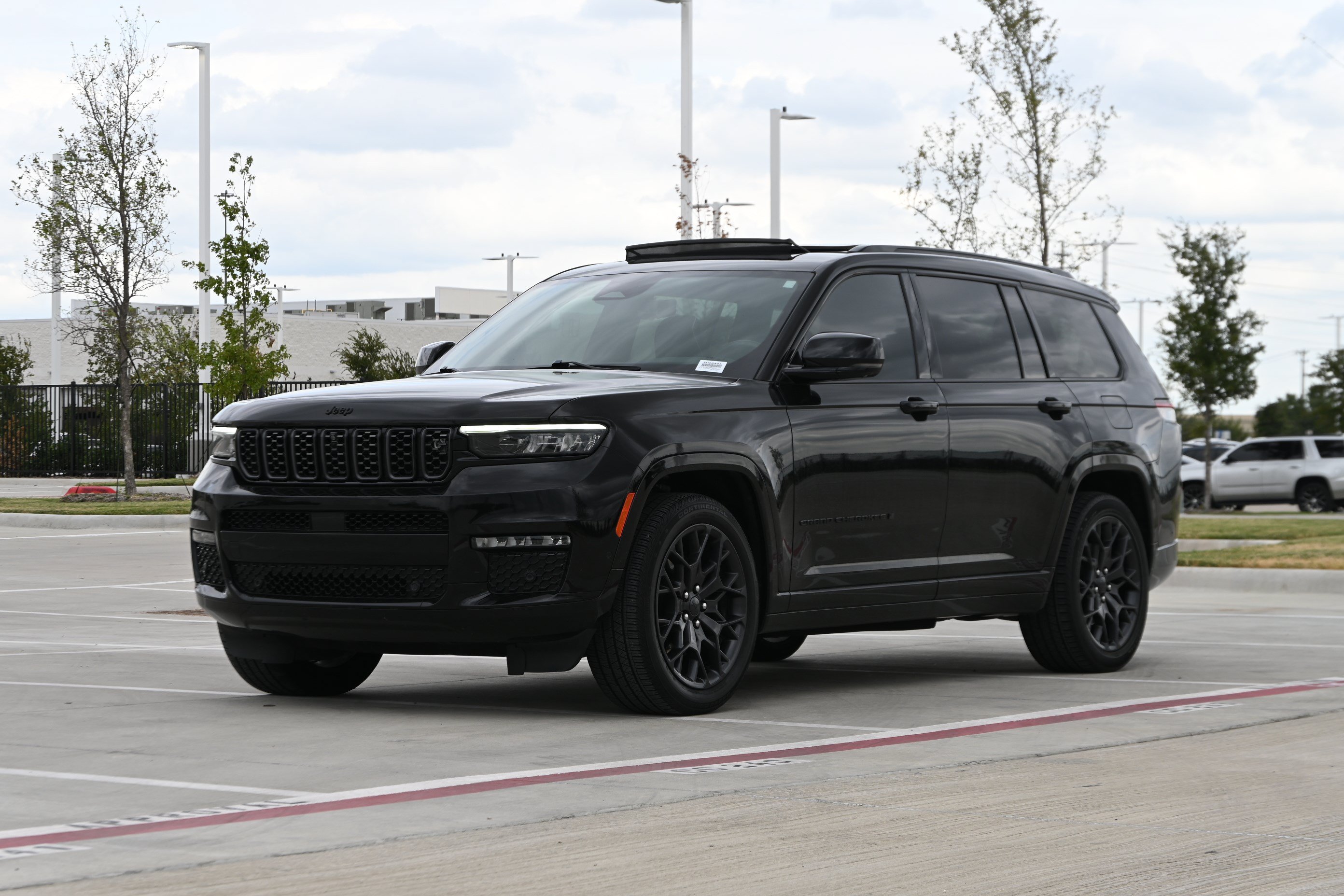 Used 2024 Jeep Grand Cherokee L Summit AWD/4WD image 5
