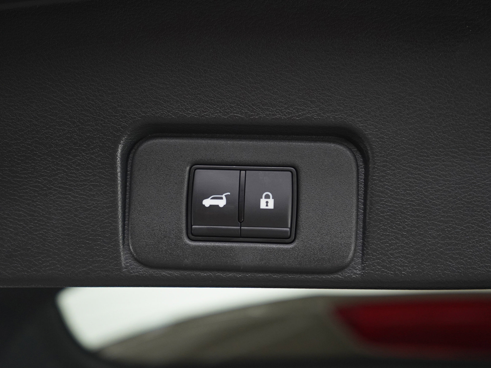 Used 2025 Nissan Rogue SV w/ SV Premium Package image 17