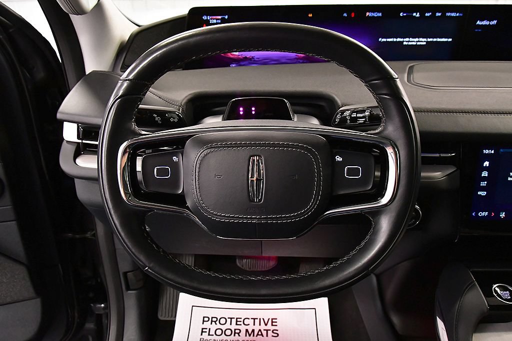 Used 2025 Lincoln Navigator Reserve AWD/4WD image 17