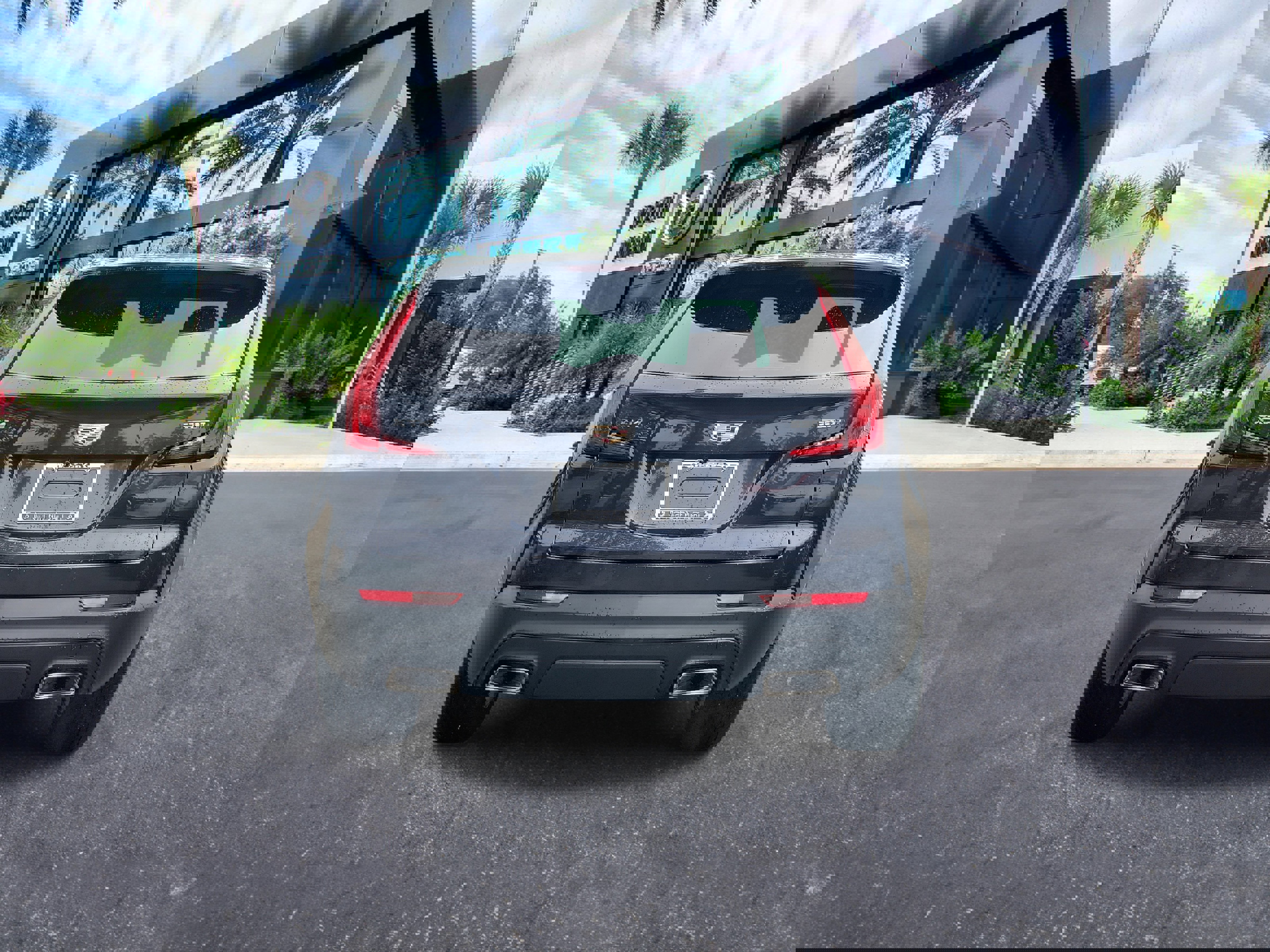 Used 2023 Cadillac XT4 Luxury w/ Cold Weather Package image 4