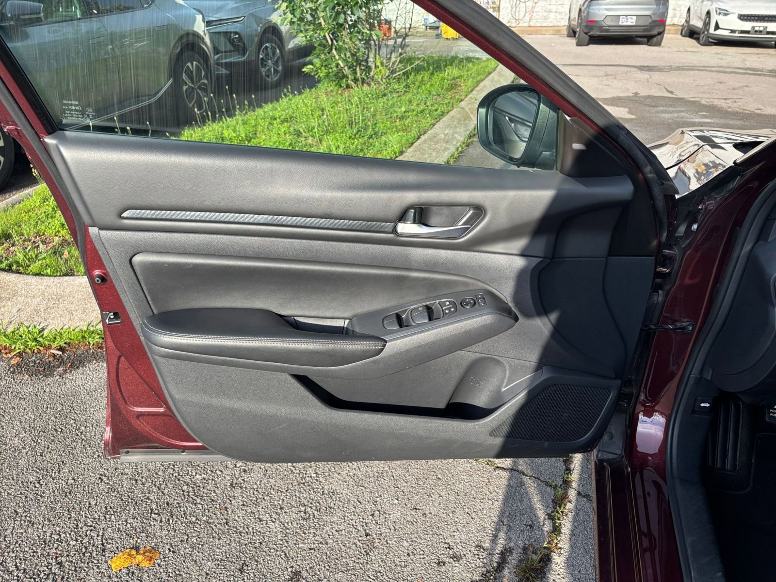 Used 2025 Nissan Altima 2.5 SV FWD image 18