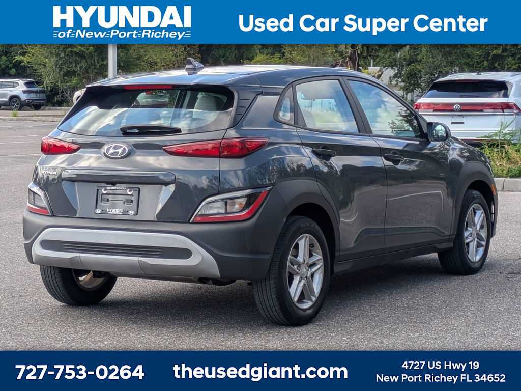 Used 2023 Hyundai Kona SE w/ Cargo Package FWD image 5