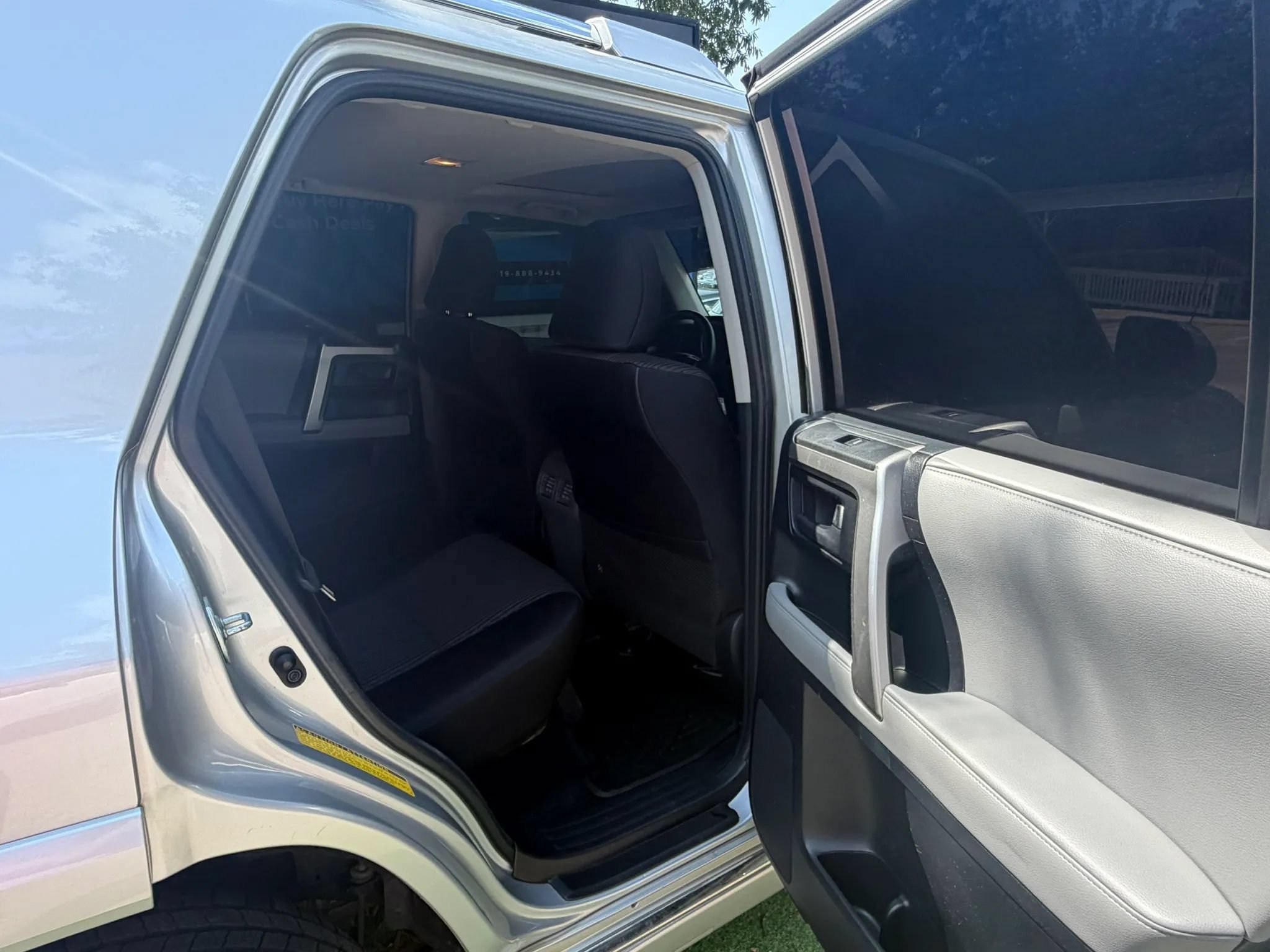 Used 2010 Toyota 4Runner SR5 AWD/4WD image 15