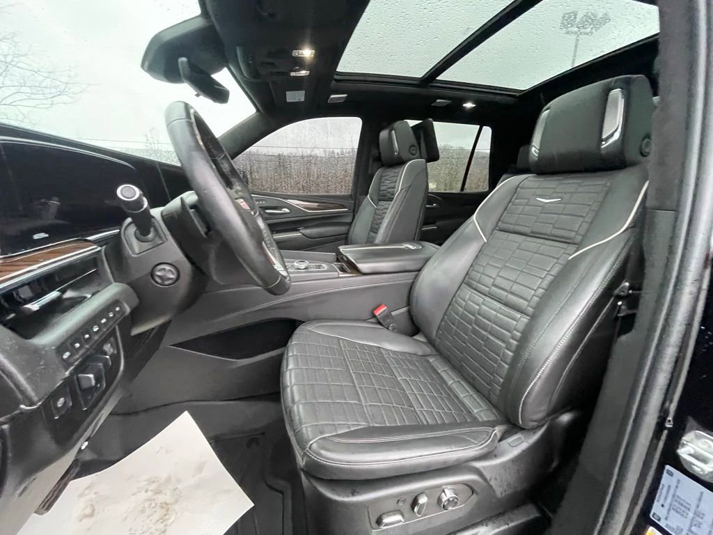 Certified 2022 Cadillac Escalade Sport Platinum w/ LPO, ONYX Package image 34