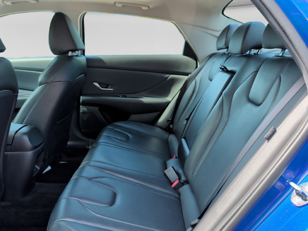 Used 2025 Hyundai Elantra Limited FWD image 31