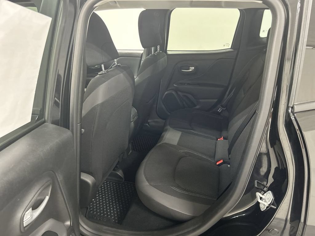 Certified 2023 Jeep Renegade Latitude w/ Premium Group AWD/4WD image 20