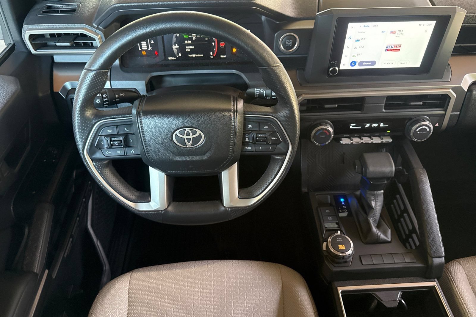 Used 2025 Toyota 4Runner SR5 AWD/4WD image 14