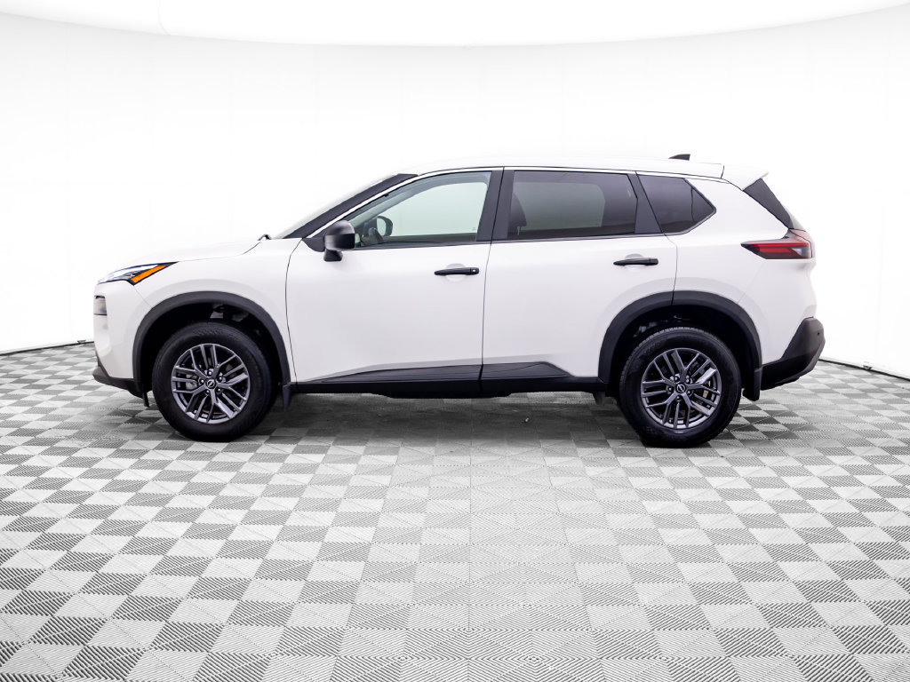 Used 2023 Nissan Rogue S AWD/4WD image 2