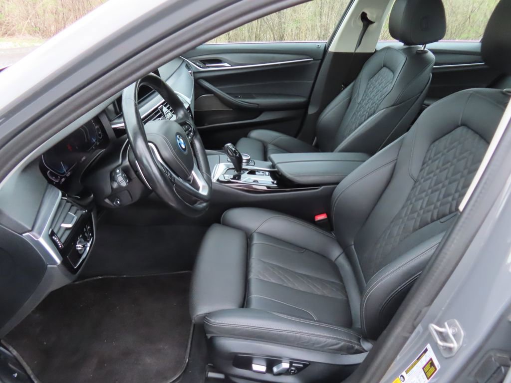 Used 2022 BMW 530e xDrive w/ Premium Package AWD/4WD image 24