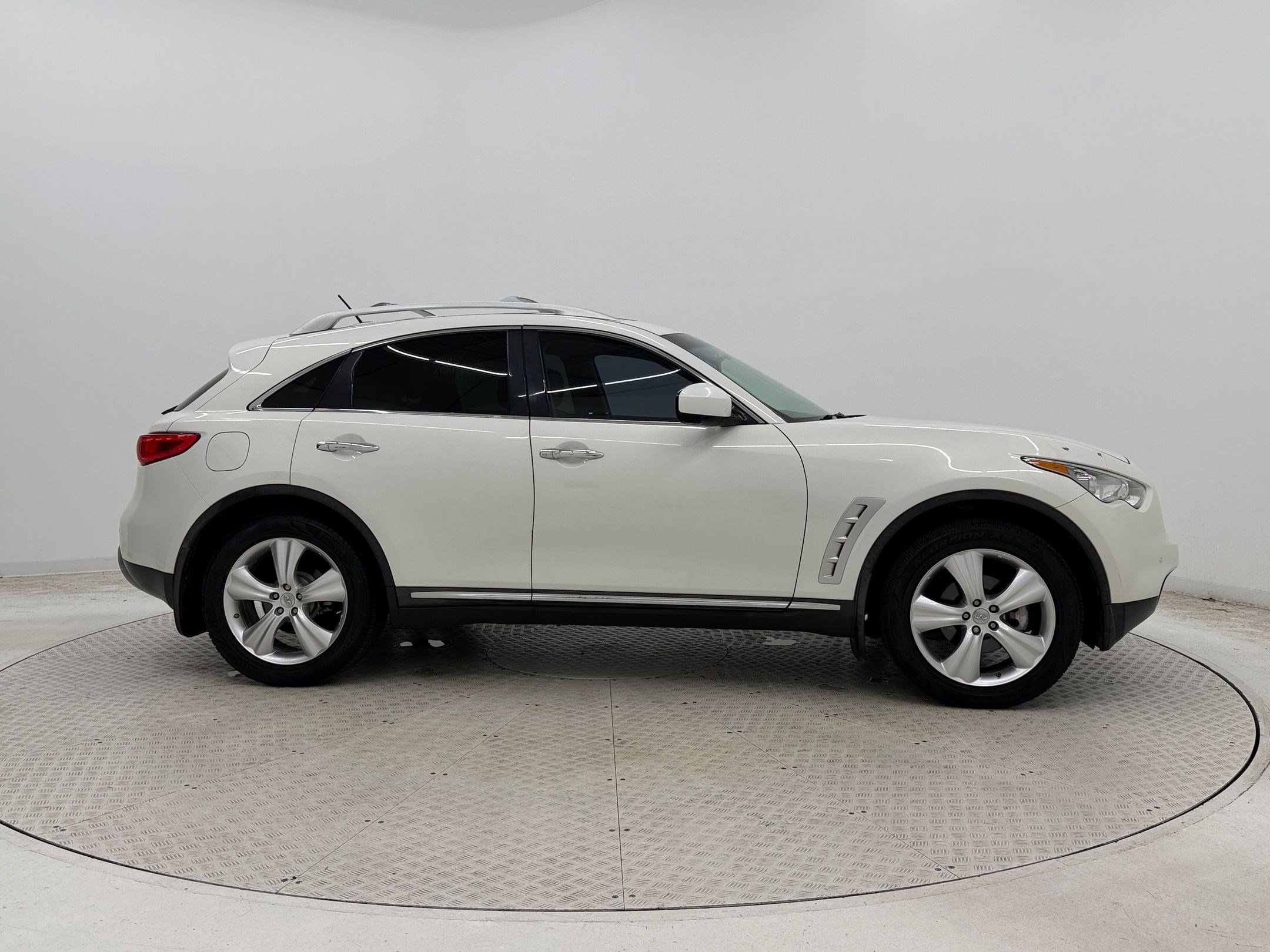 Used 2011 INFINITI FX35 AWD w/ Premium Pkg image 8