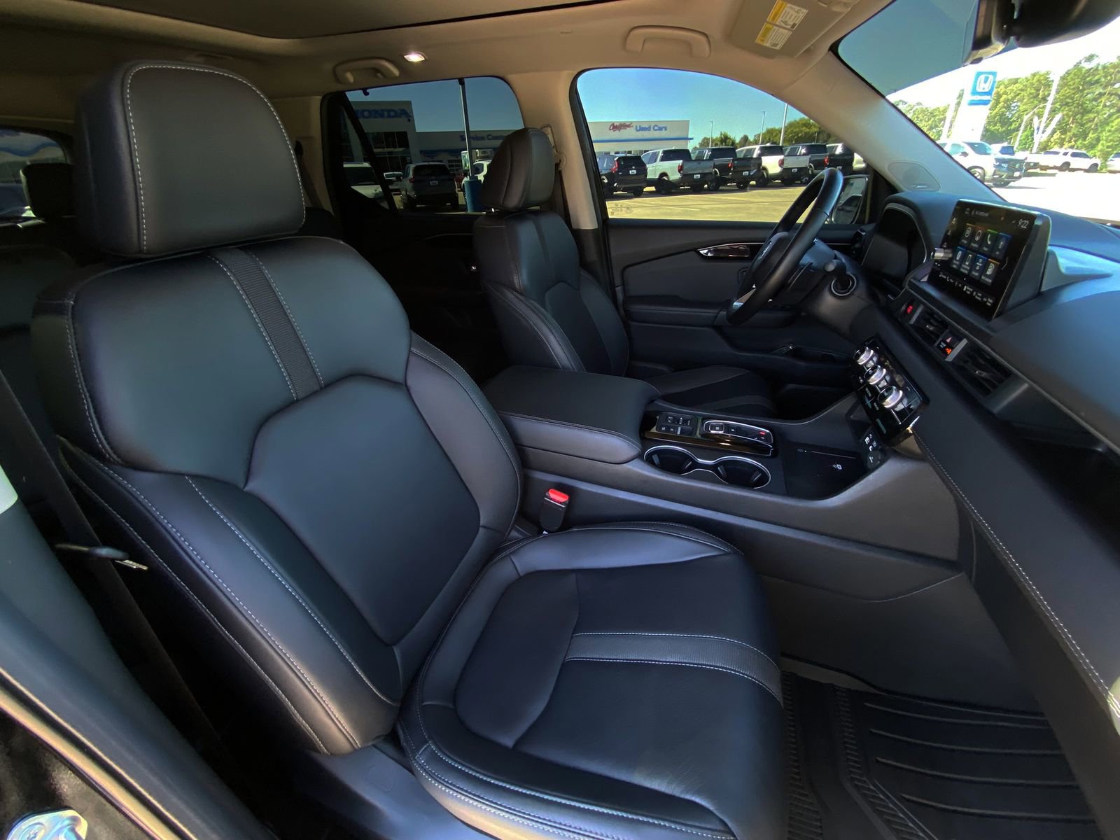 Used 2024 Honda Pilot Touring image 13