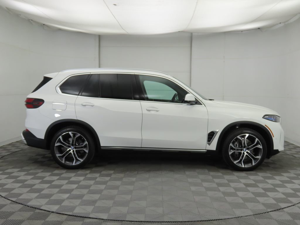 New 2026 BMW X5 sDrive40i w/ Premium Package image 4