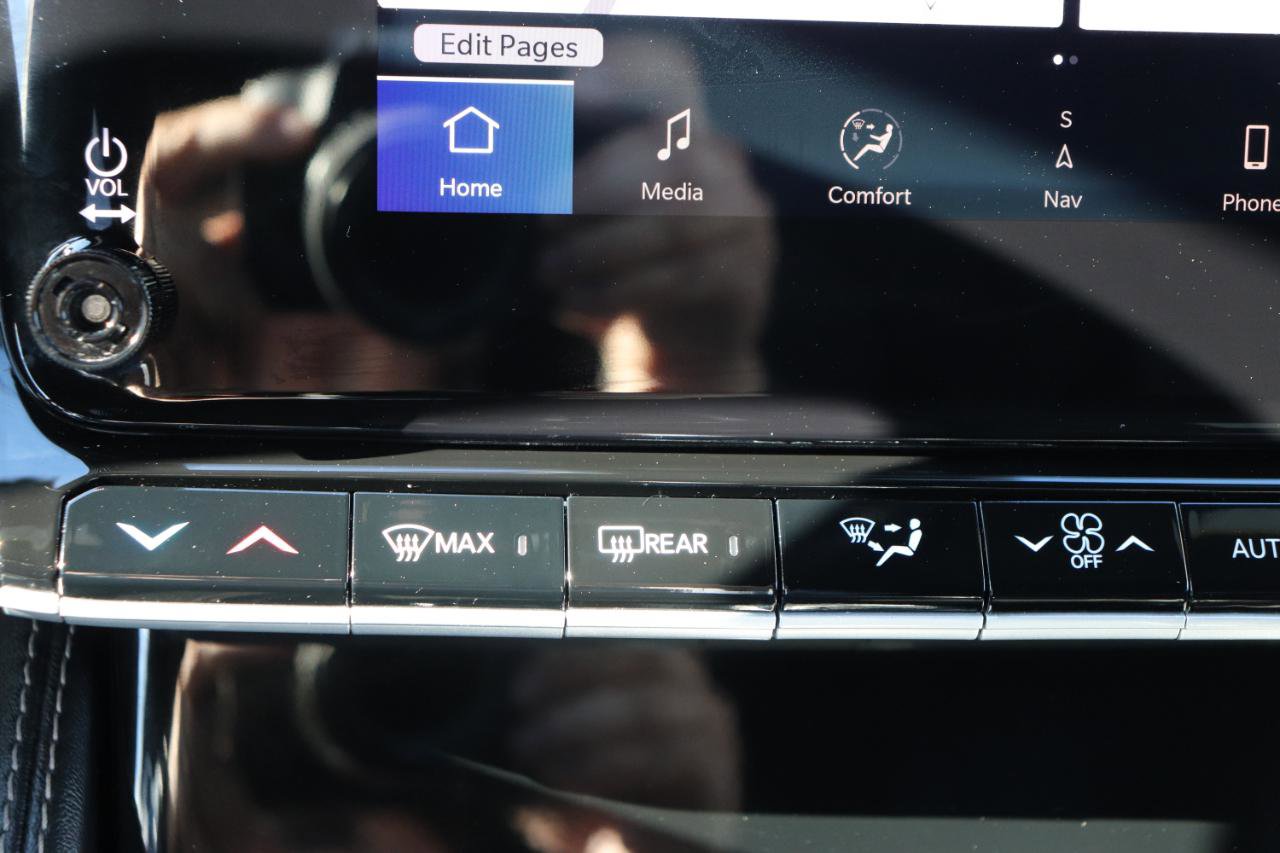 Used 2024 Jeep Wagoneer Series II w/ Flexible Seating Group AWD/4WD image 42