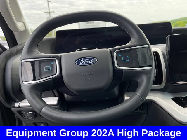 Used 2025 Ford Expedition Active AWD/4WD image 14