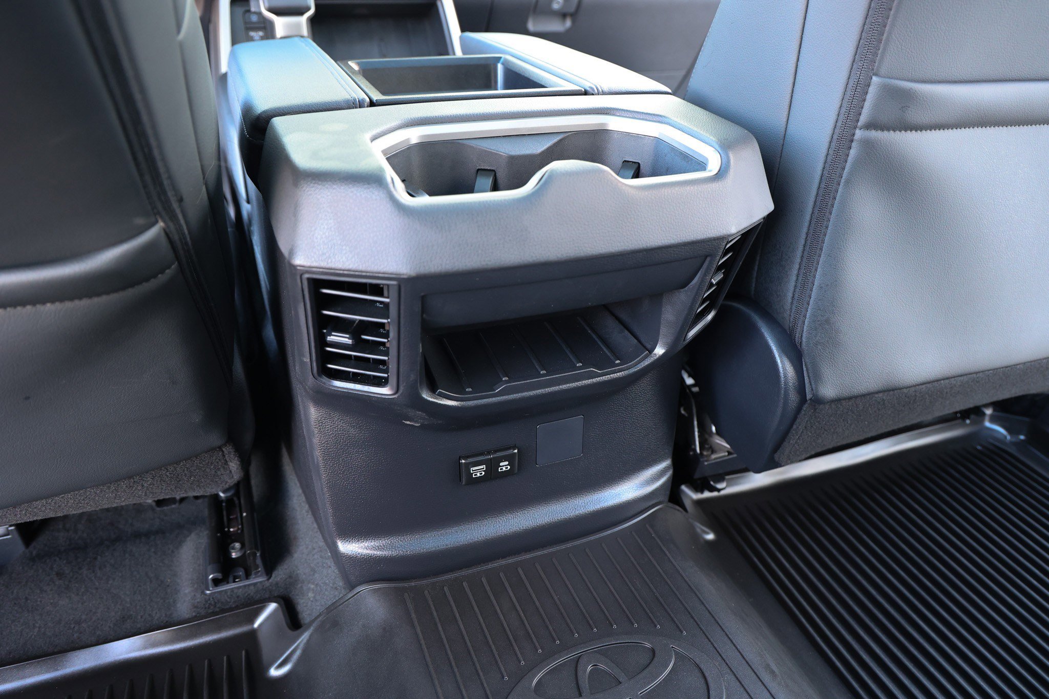 Used 2025 Toyota Tundra Limited image 40