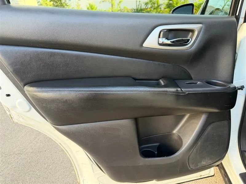 Used 2015 Nissan Pathfinder Platinum AWD/4WD image 40