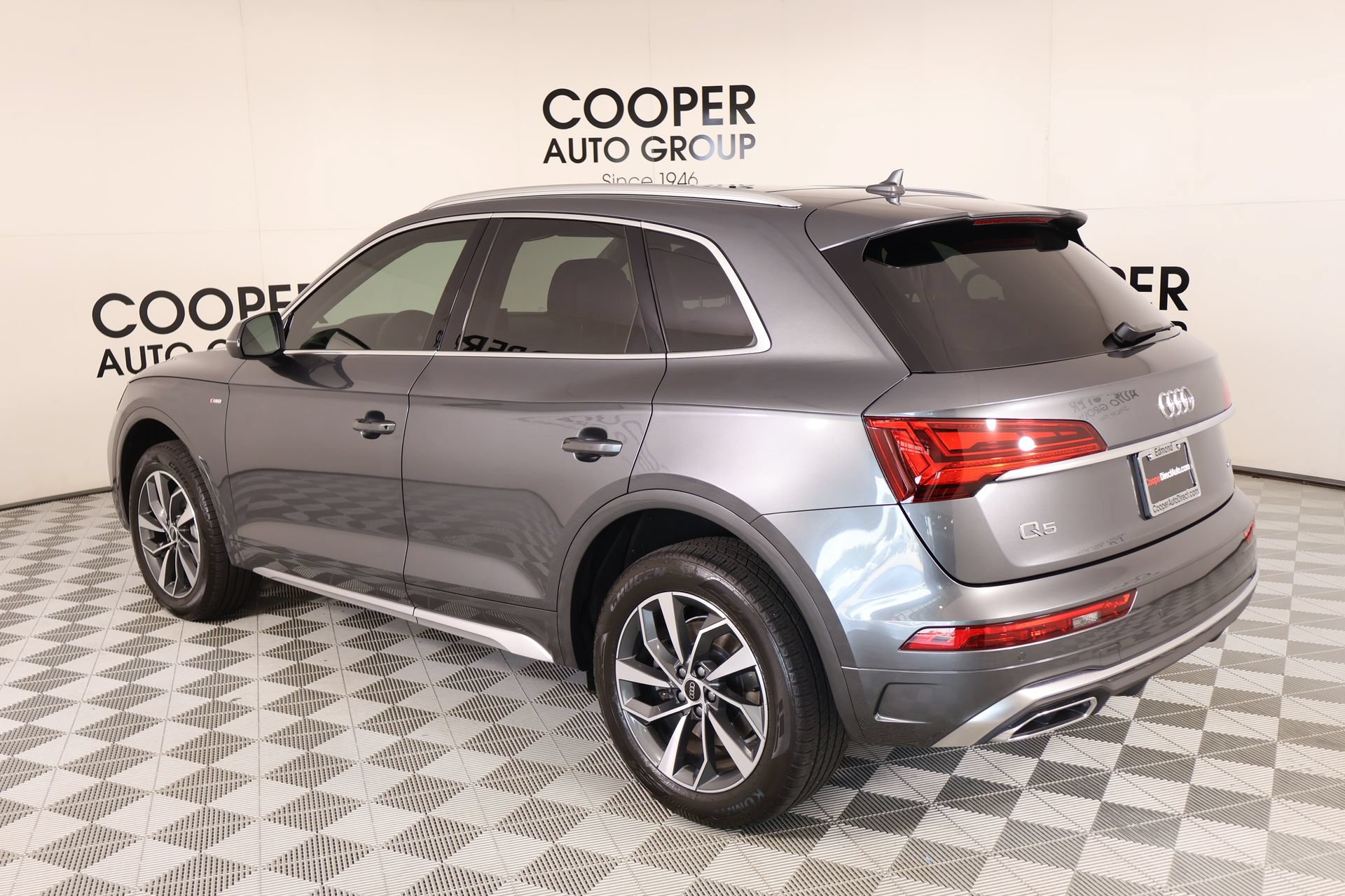 Used 2025 Audi Q5 2.0T Premium Plus w/ Premium Plus Package AWD/4WD image 23