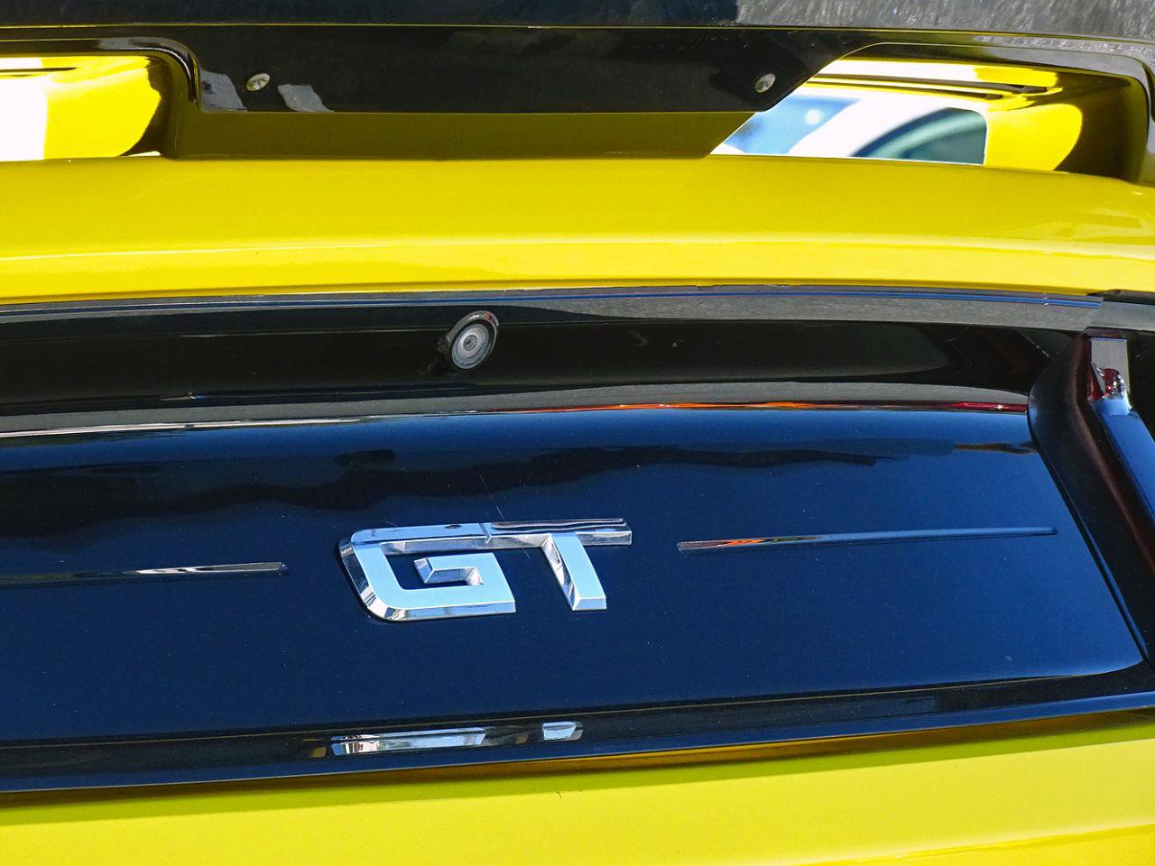 Used 2018 Ford Mustang GT Premium RWD image 12