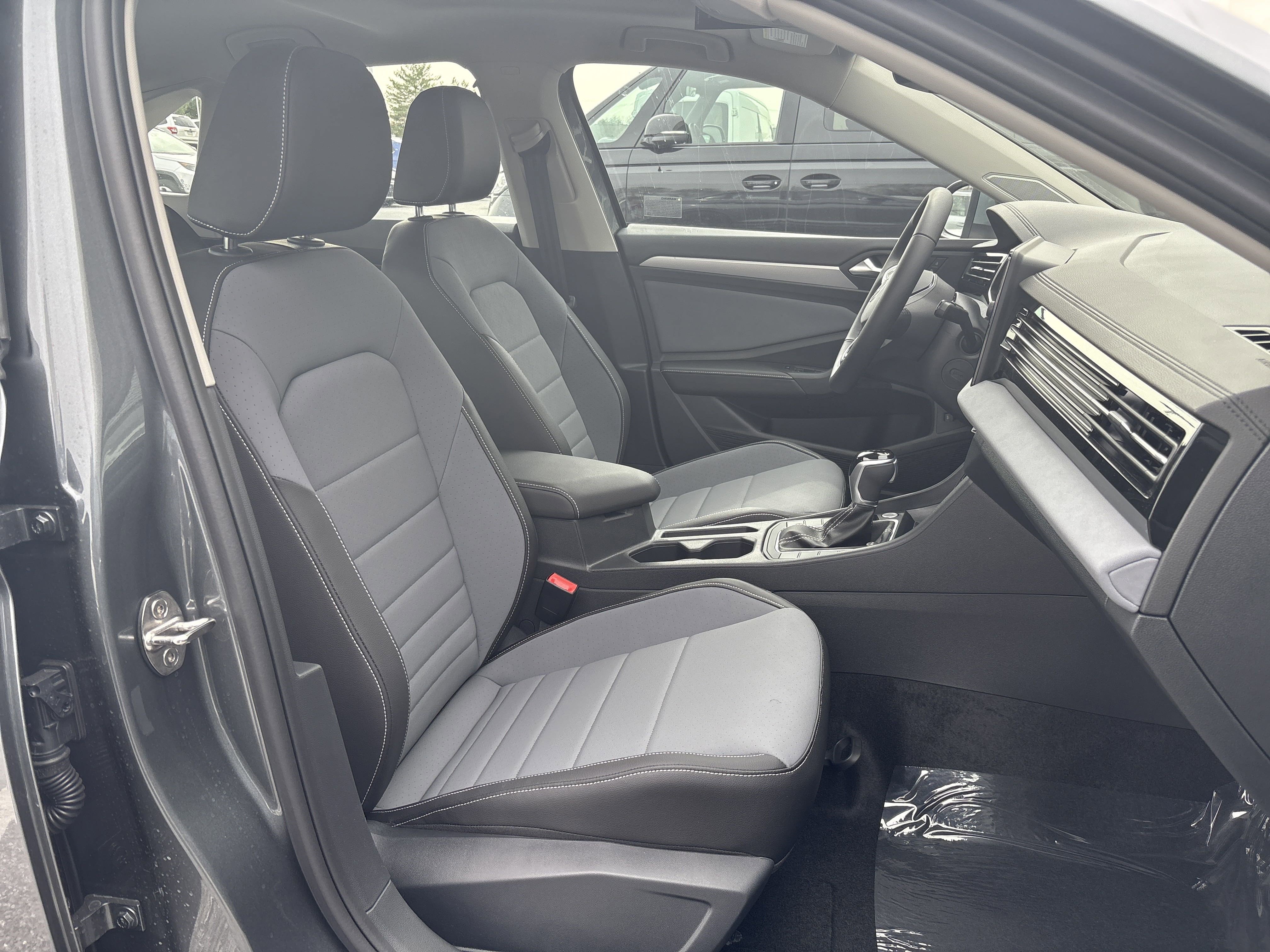 New 2025 Volkswagen Jetta SE image 9