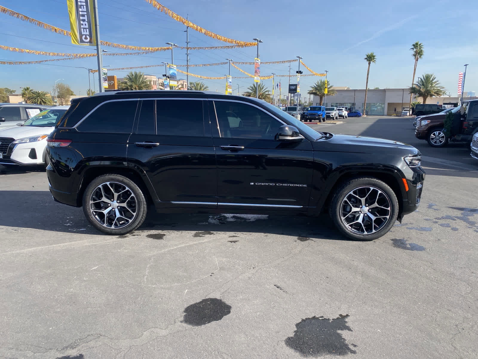 Used 2023 Jeep Grand Cherokee Summit image 4