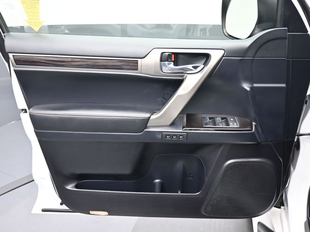 Used 2016 Lexus GX 460 w/ Navigation Package image 9