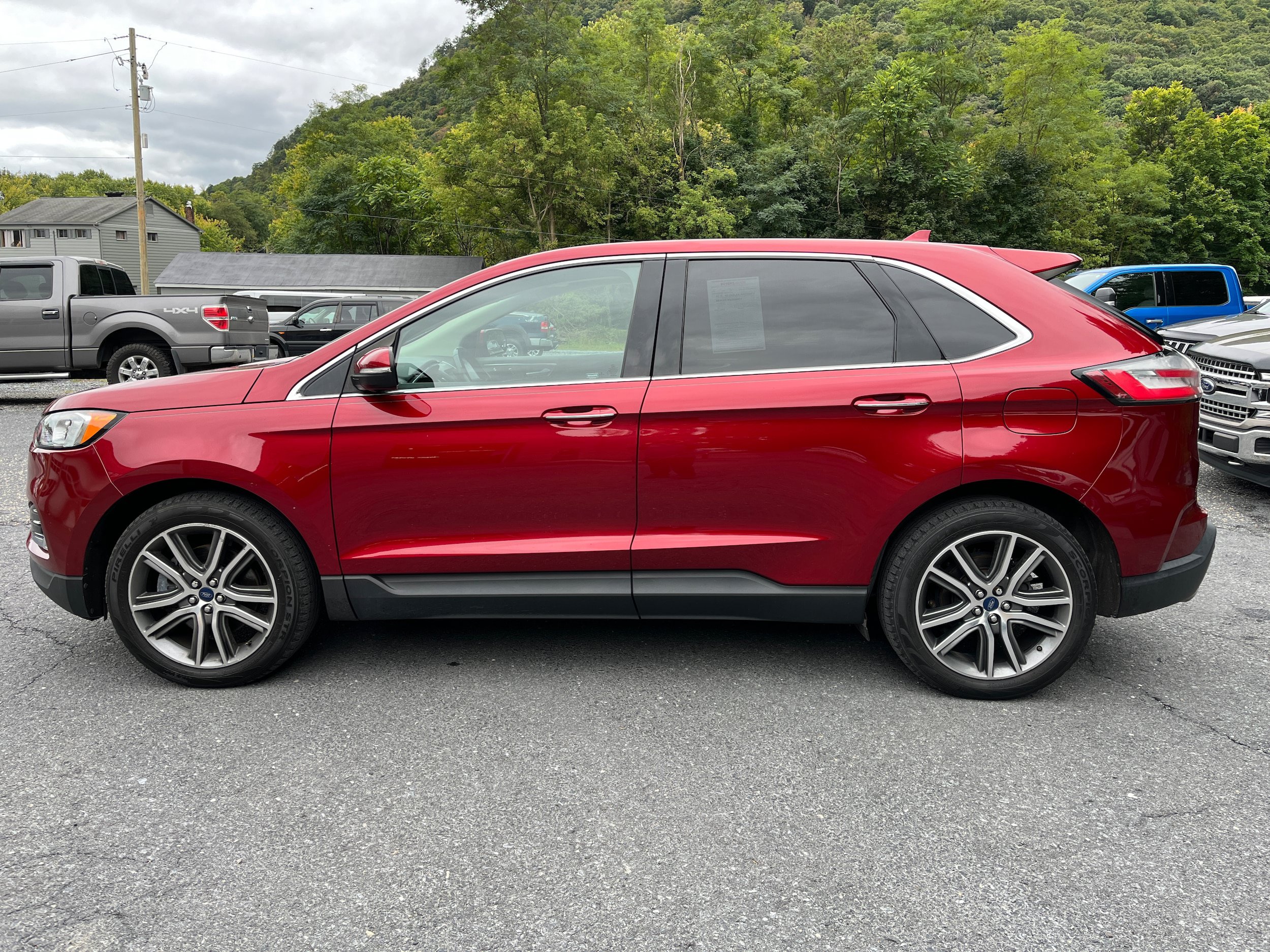 Used 2019 Ford Edge Titanium w/ Cold Weather Package AWD/4WD image 10