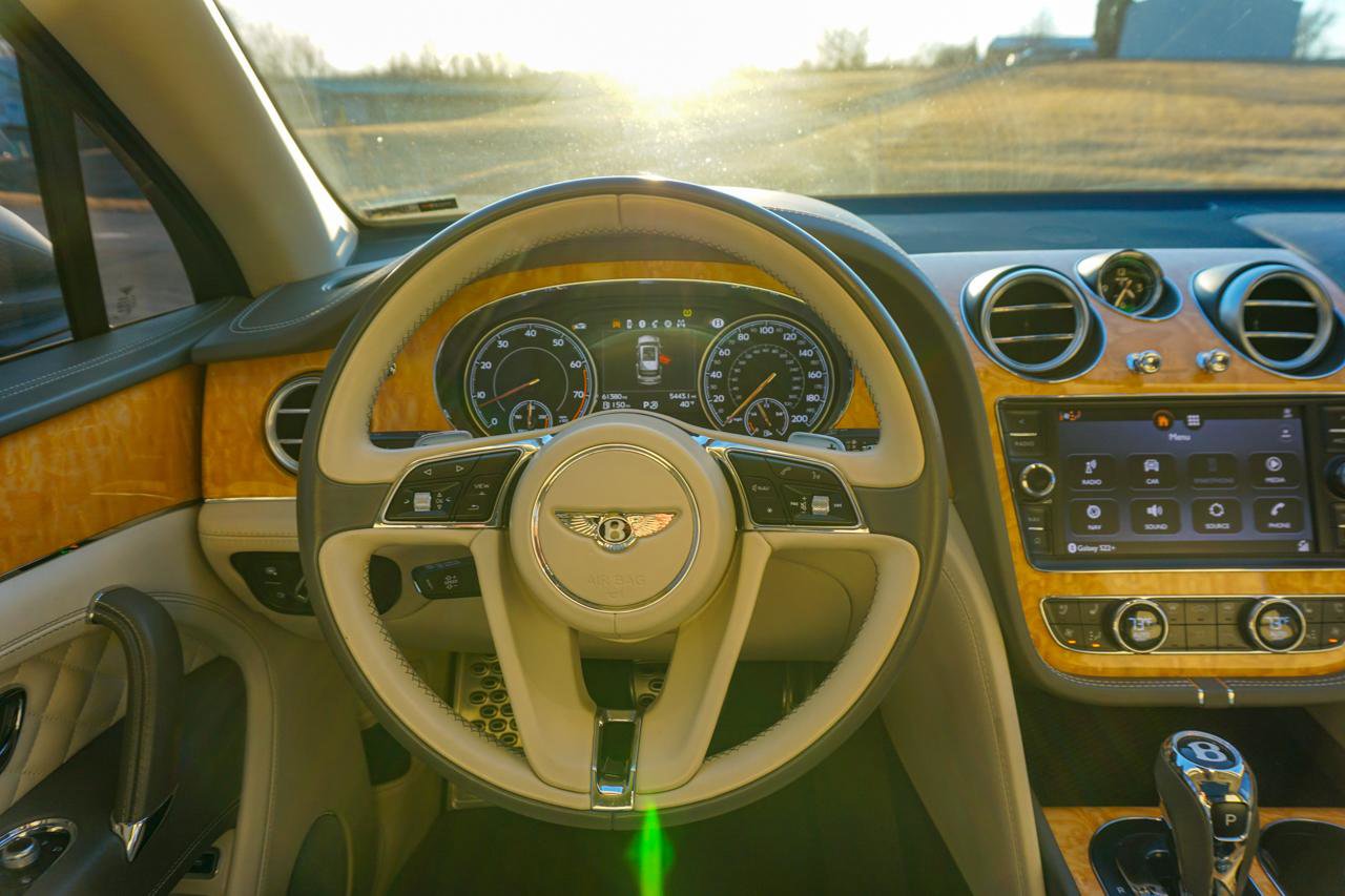 Used 2017 Bentley Bentayga image 15