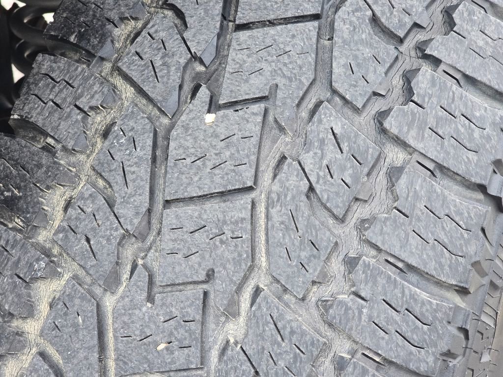 Used 2017 Jeep Wrangler Unlimited Sahara w/ Connectivity Group image 7