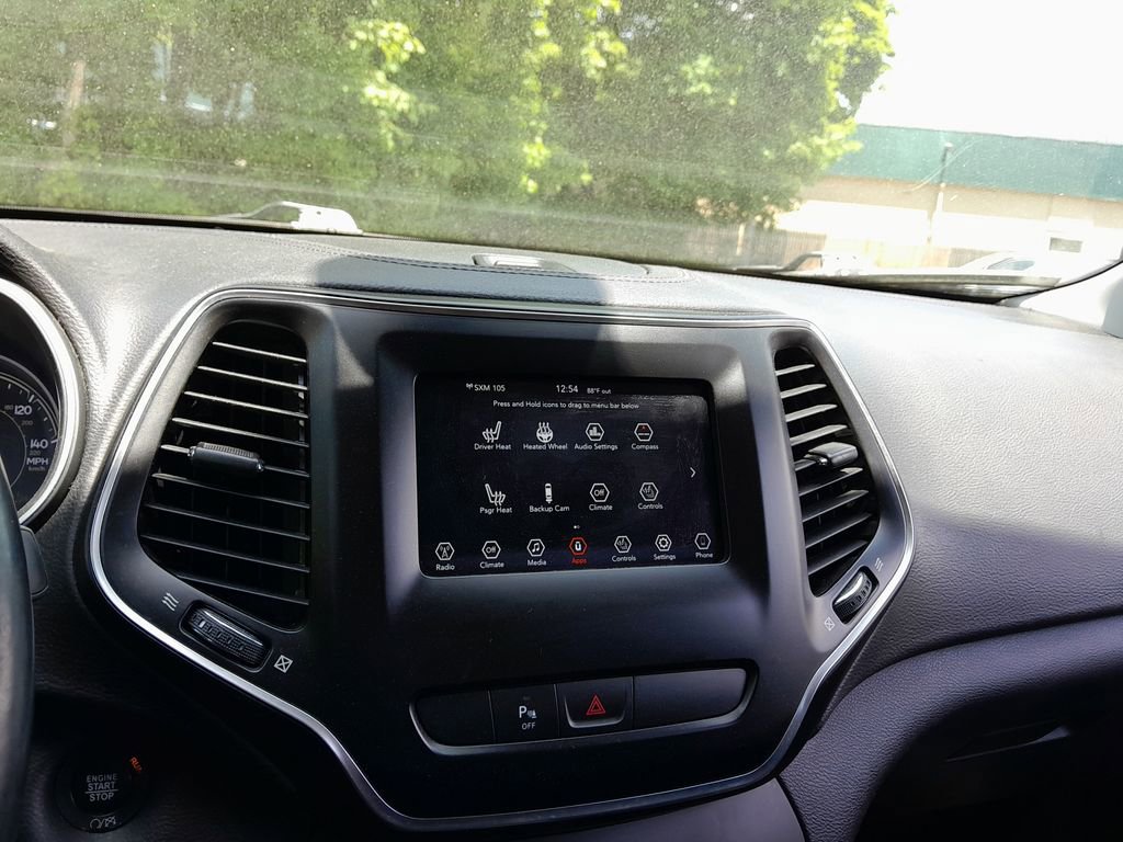 Used 2019 Jeep Cherokee Latitude Plus AWD/4WD image 24