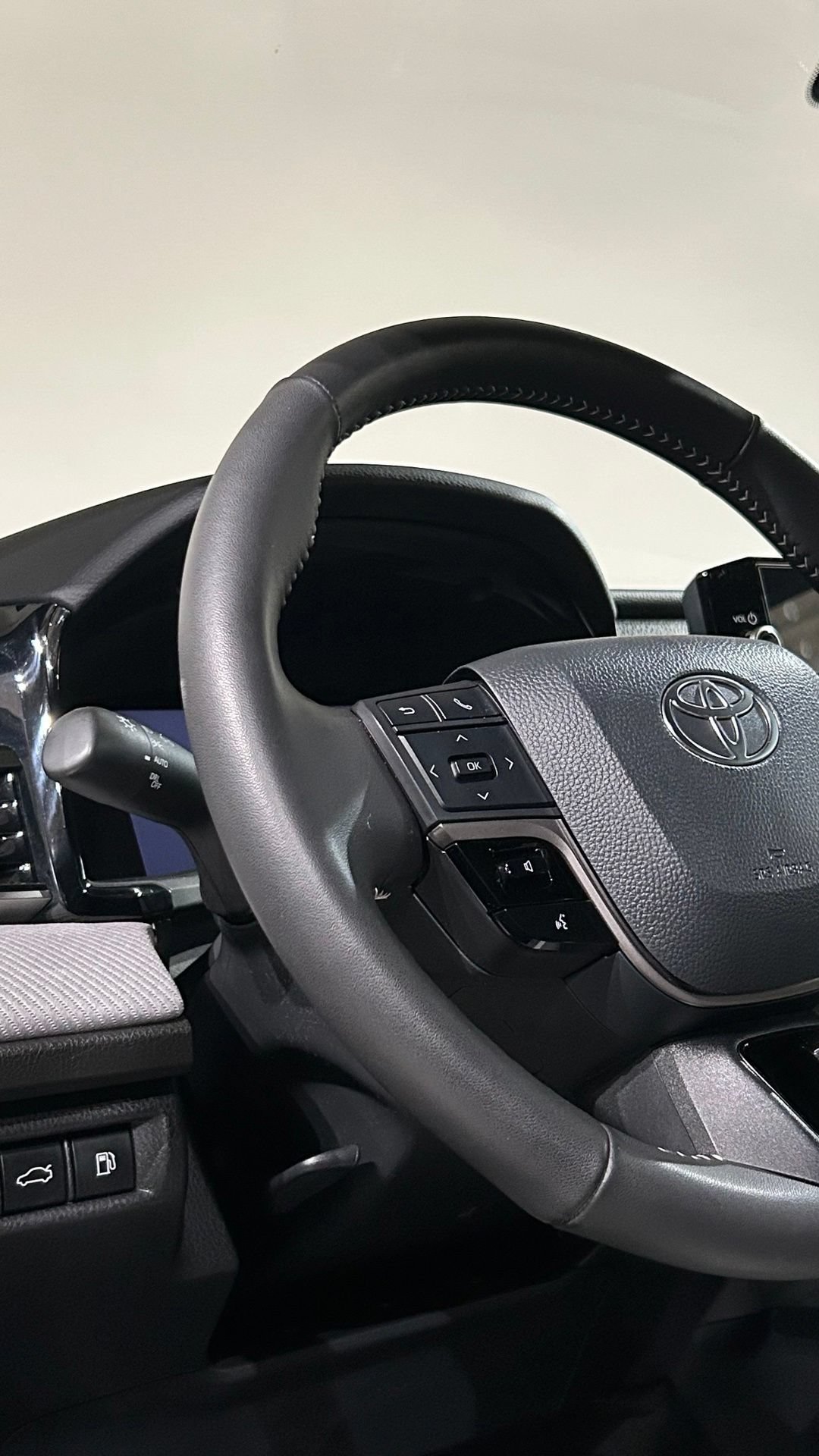 Used 2025 Toyota Camry SE w/ Multimedia Upgrade Package FWD image 38