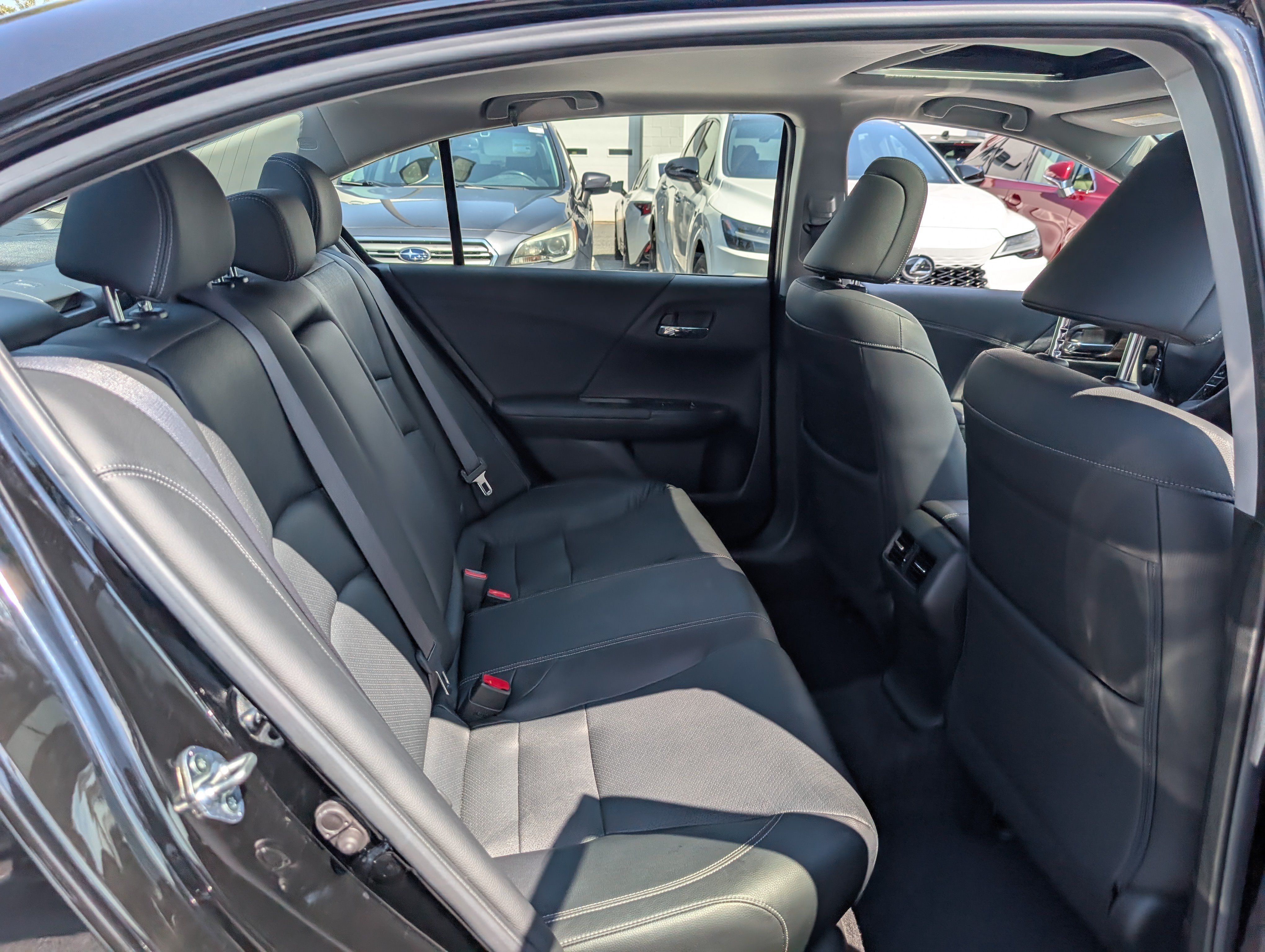 Used 2017 Honda Accord Touring image 12