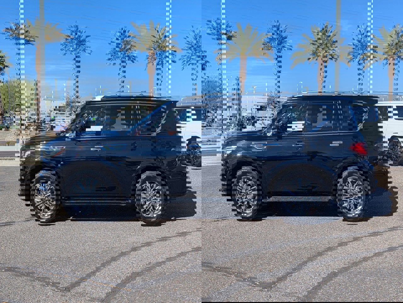 Used 2018 INFINITI QX80 Limited w/ All Season Package image 3