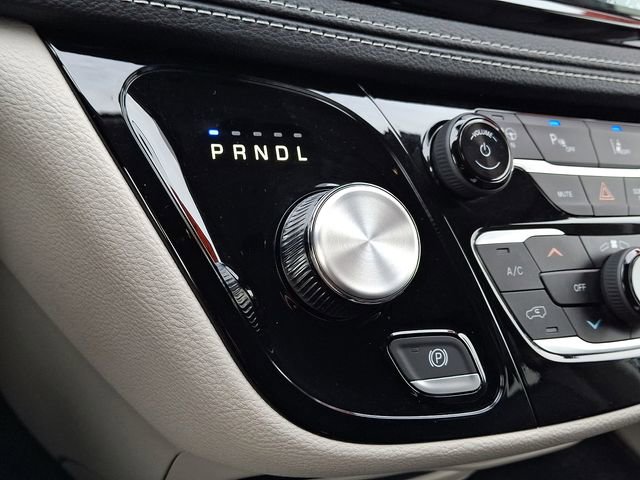 Used 2023 Chrysler Pacifica Touring-L FWD image 13